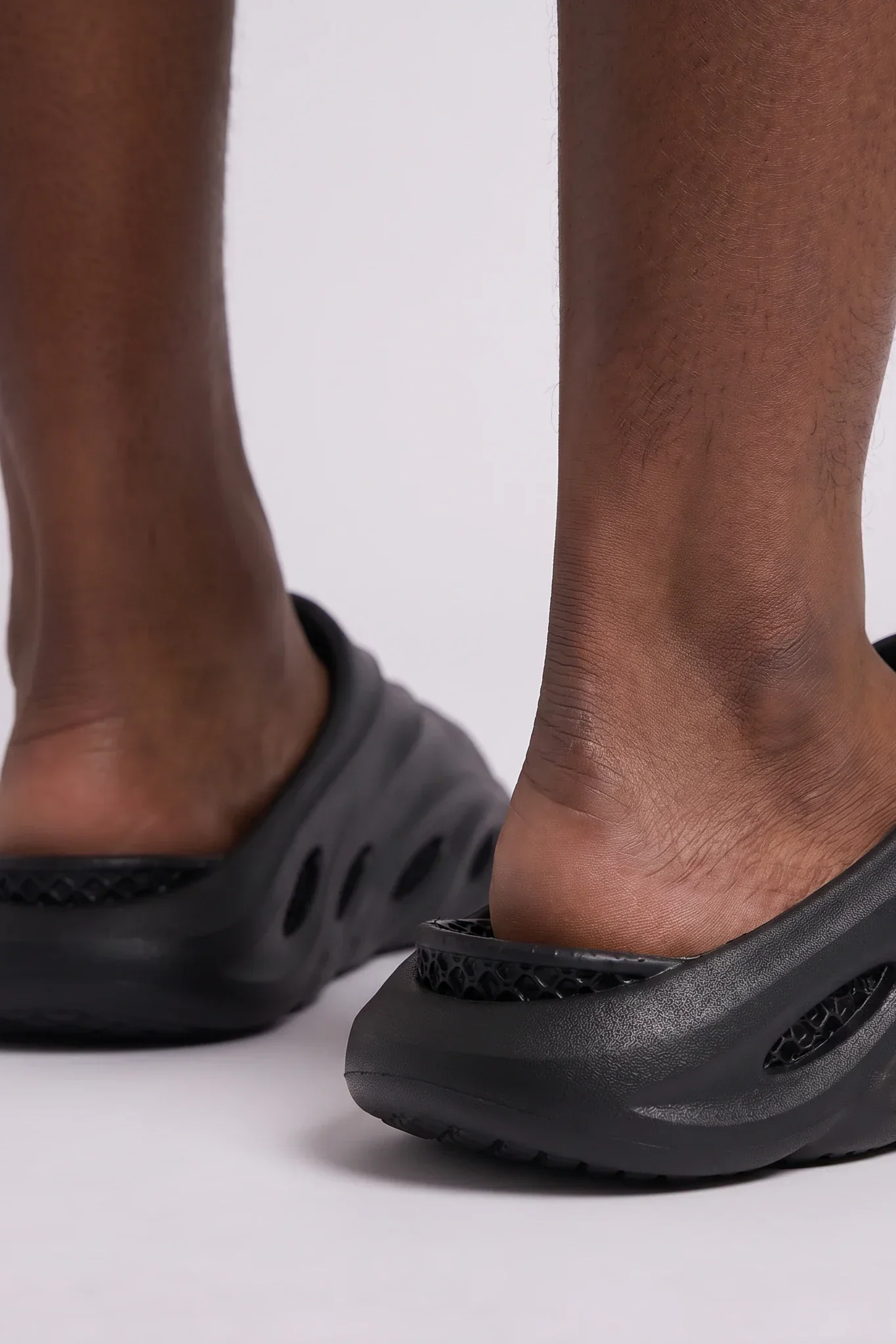 6Th Nbrhd Slides - Comfort Slide Sandals Black - Image 5