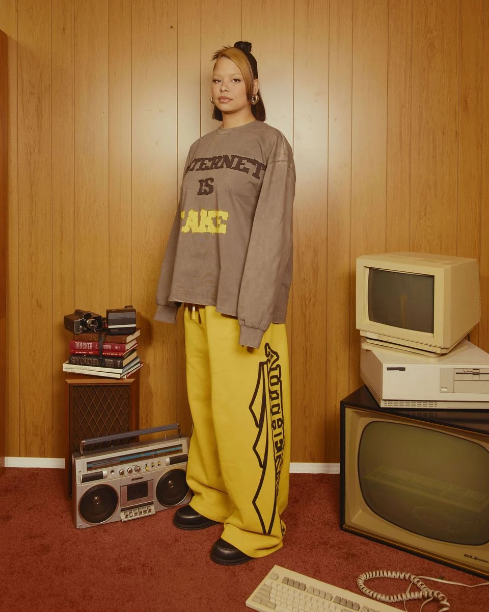 Authentics Aim Sweatpants - Logo Yellow - Image 3
