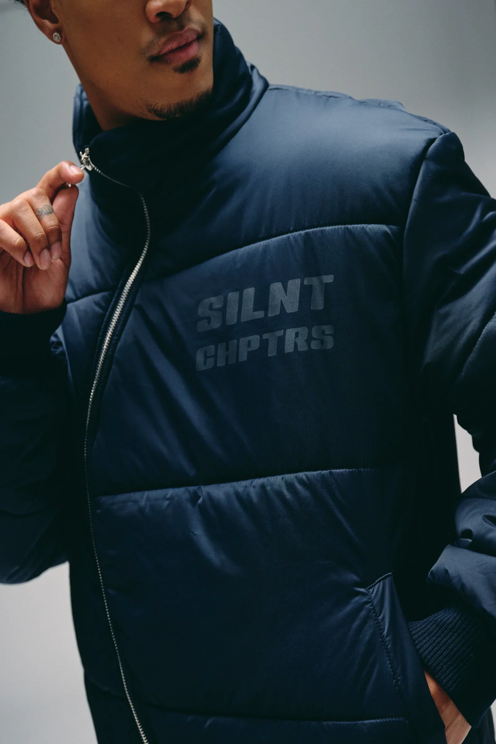 Silnt Chptrs Irregular Puffer Jacket - Off-Center Zip Navy - Image 9