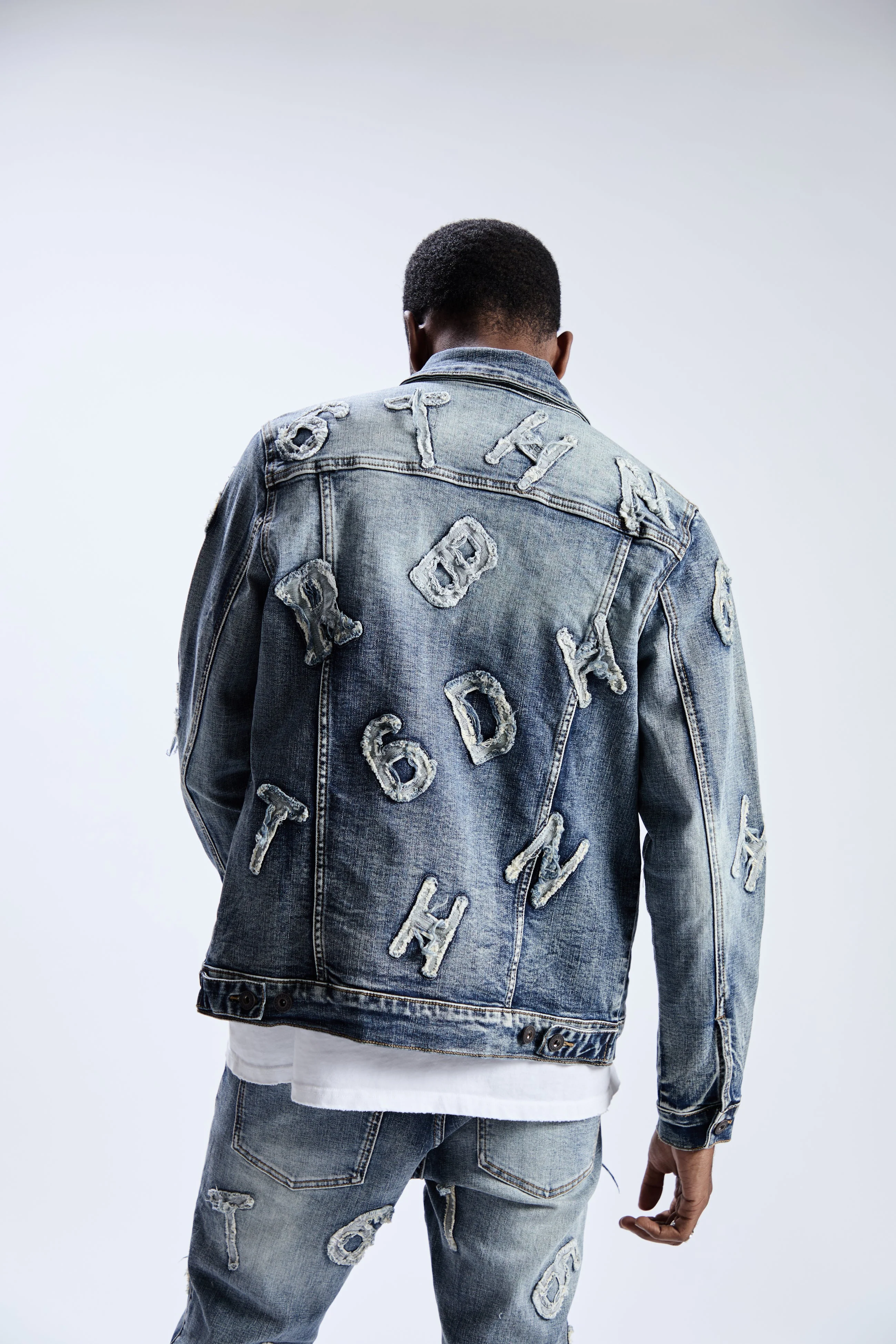 6Th Nbrhd Puzzle Men's Trucker Jacket - Light Wash - Image 7