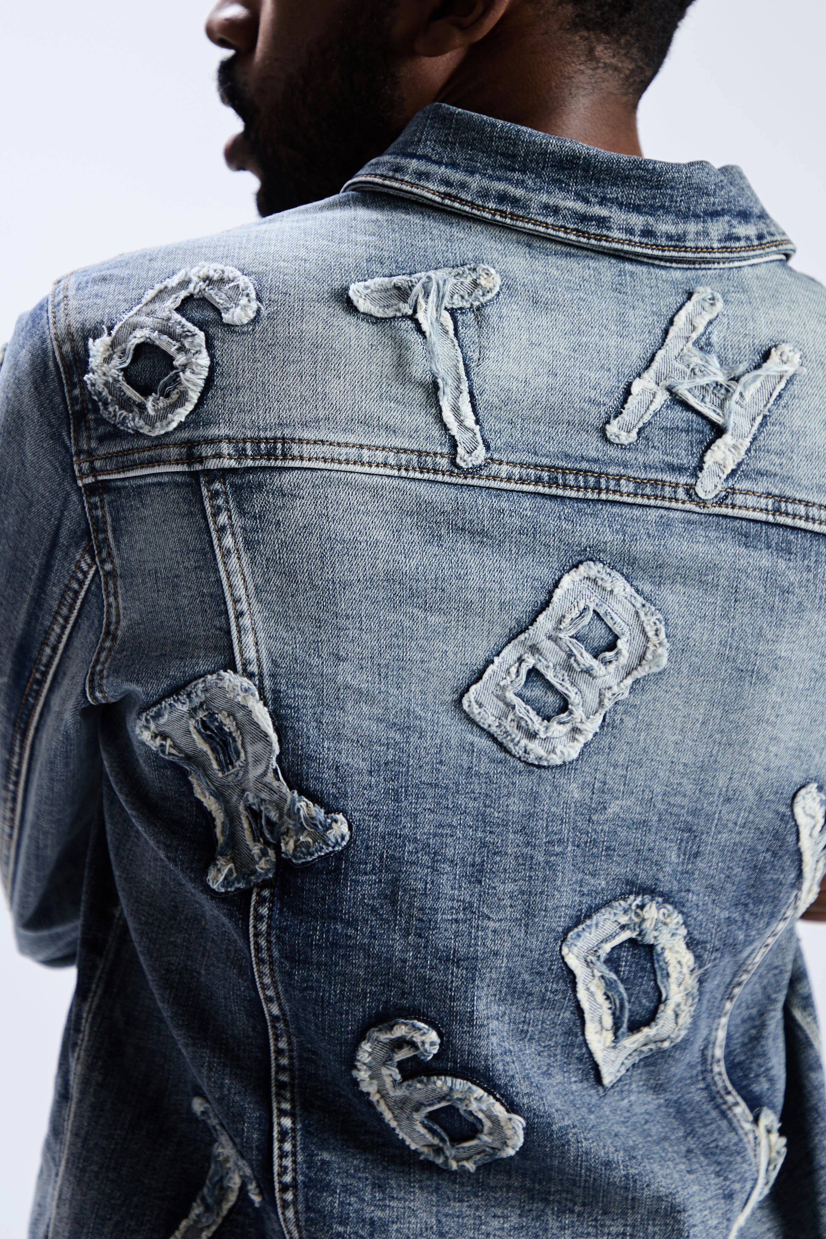 6Th Nbrhd Puzzle Men's Trucker Jacket - Light Wash - Image 8