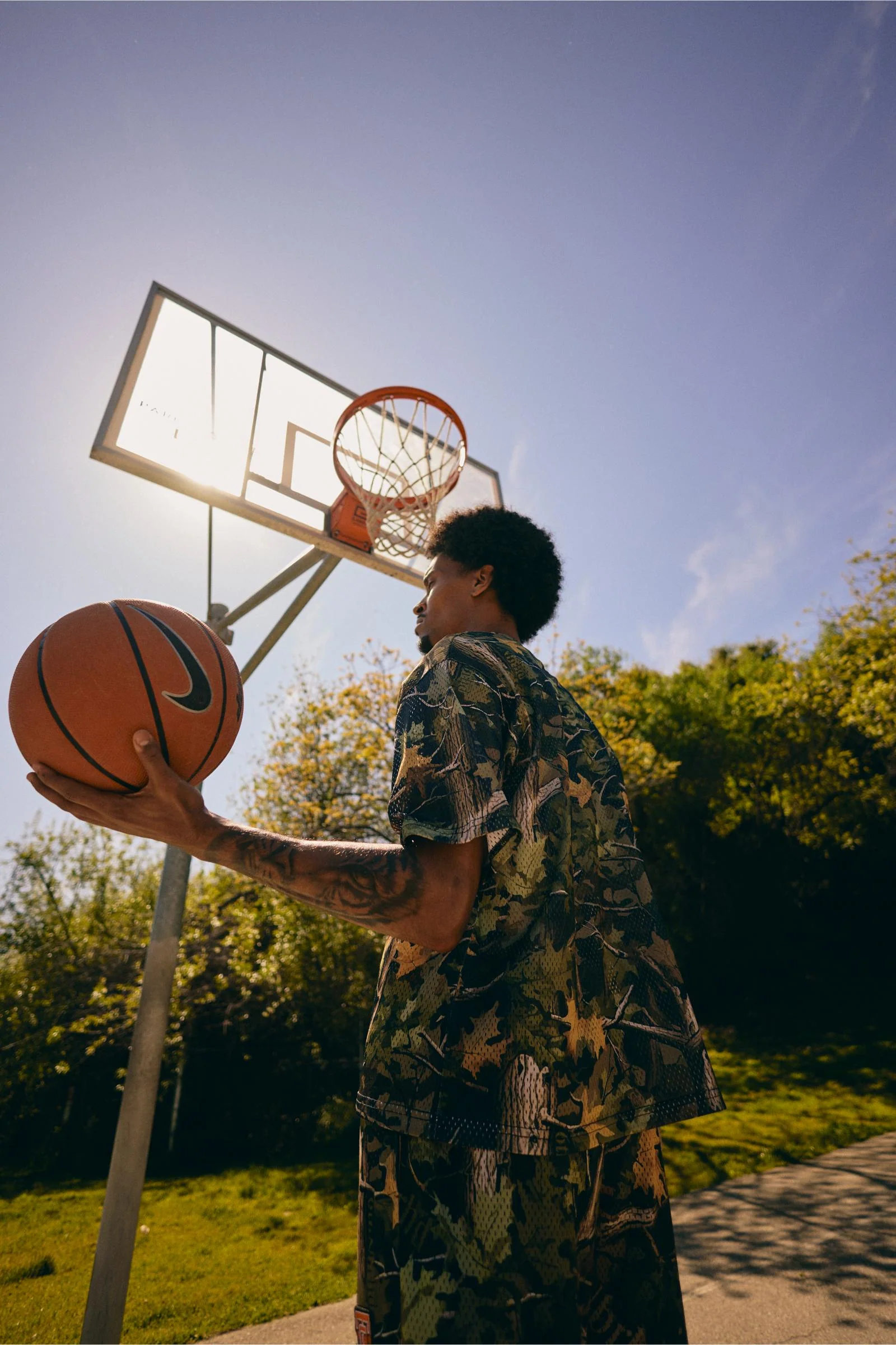 6Th Nbrhd Scrimmage Men's T-Shirt Camo - Image 6