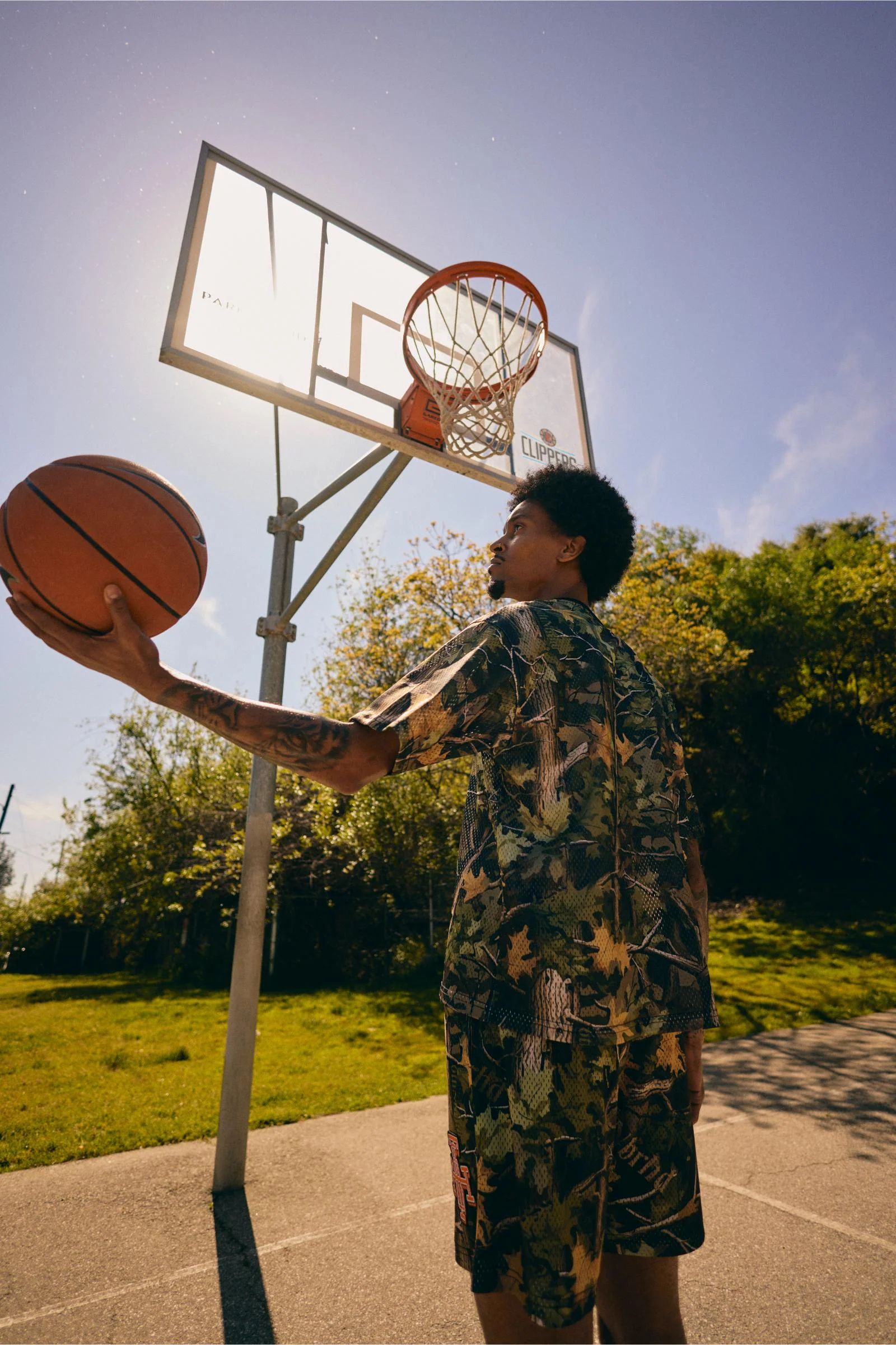 6Th Nbrhd Scrimmage Men's T-Shirt Camo - Image 8