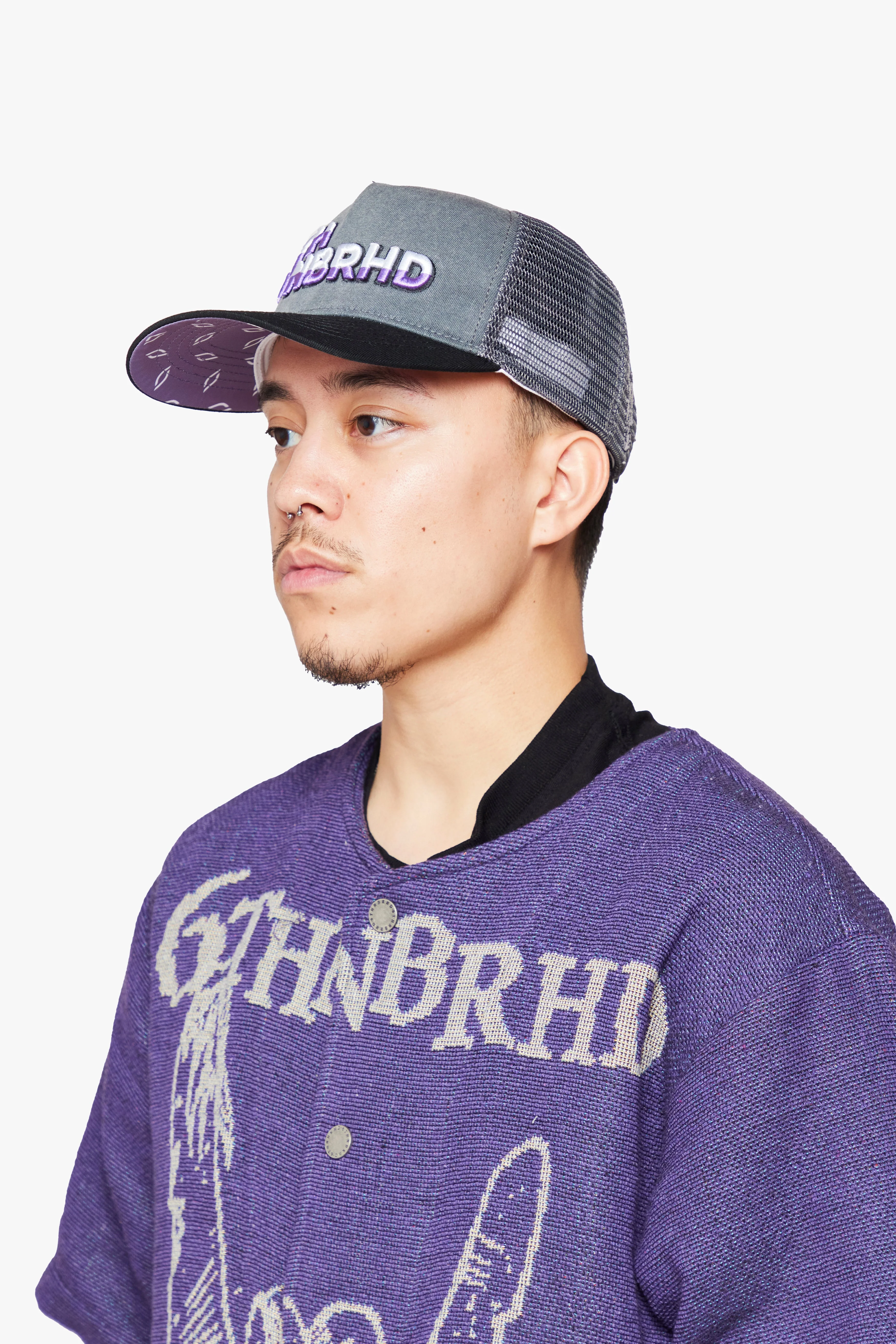 6Thneighborhood Skull Snapback Hat - Embroidered Grey - Image 7