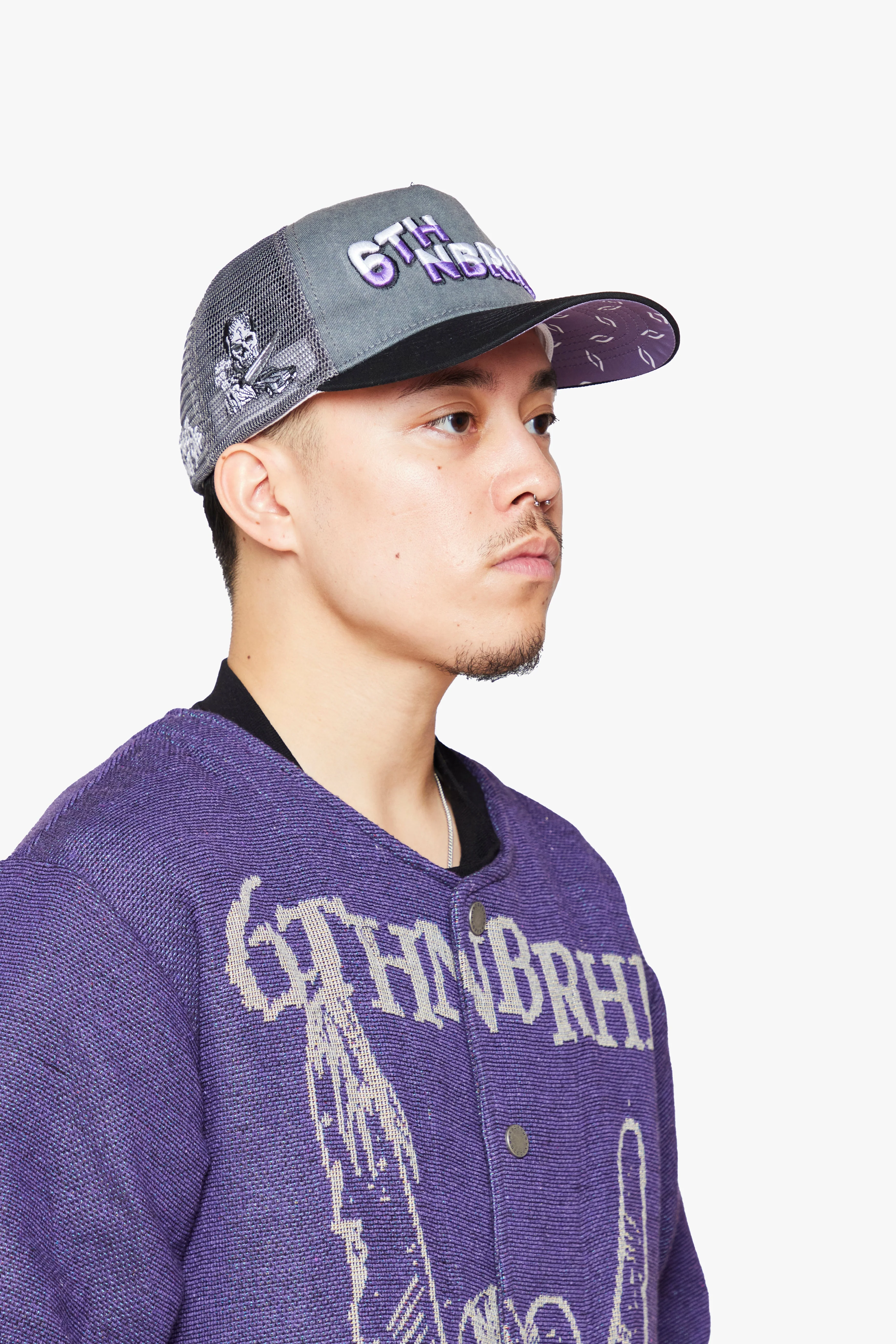 6Thneighborhood Skull Snapback Hat - Embroidered Grey - Image 8