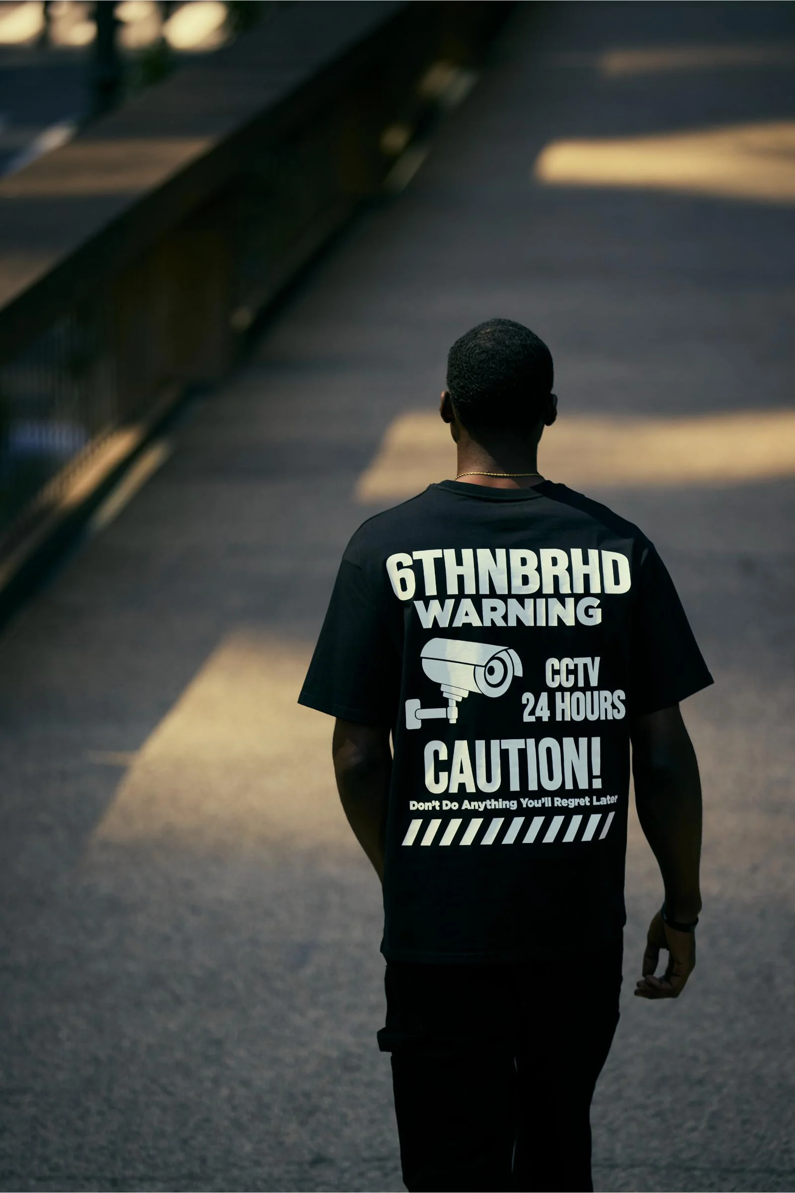6Th Nbrhd Warning Tee - T-Shirt Black - Image 4